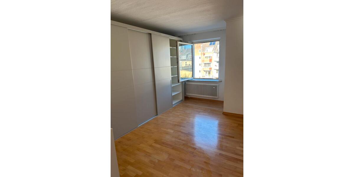 Etagenwohnung Düsseldorf Stadtbezirk 3 - 3 Zimmer, 94 m&sup2;, 1.570&euro; | Angebot:25105146