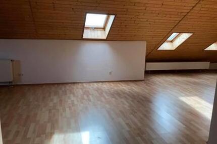 *Dachgeschosswohnung in Miesenbach zu vermieten^ 3 zimmer