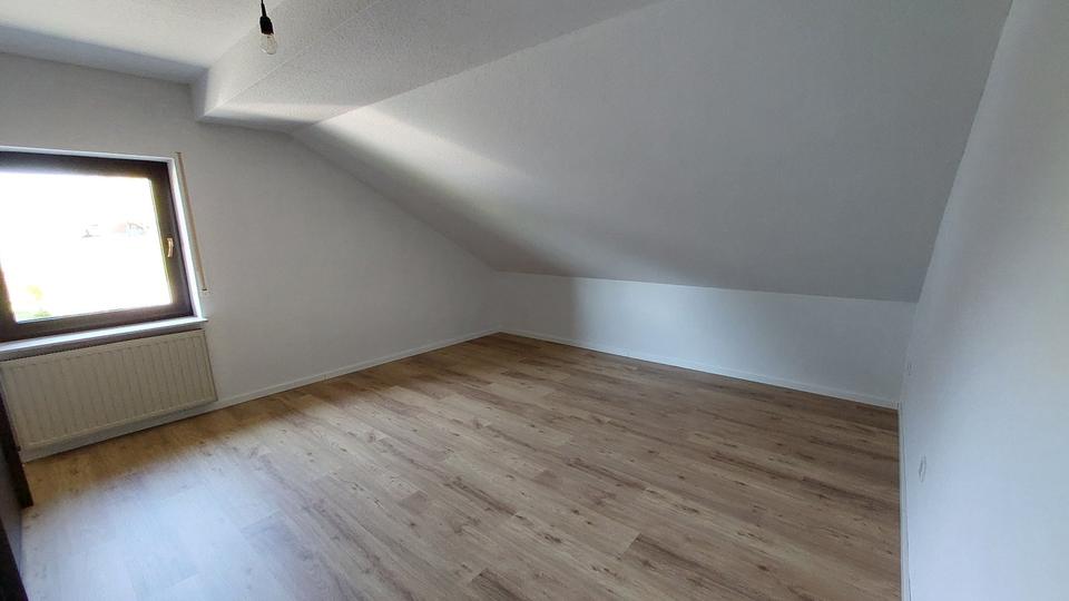 Dachgeschoßwohnung Brilon - 3 Zimmer, 90 m&sup2;, 680&euro; | Angebot:26048100