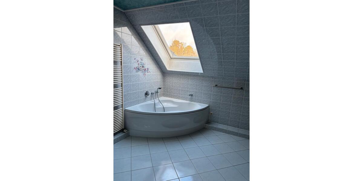 Haushälfte, 130m² mit Kamin Wintergarten Carport über 2 Etagen 3.5 zimmer