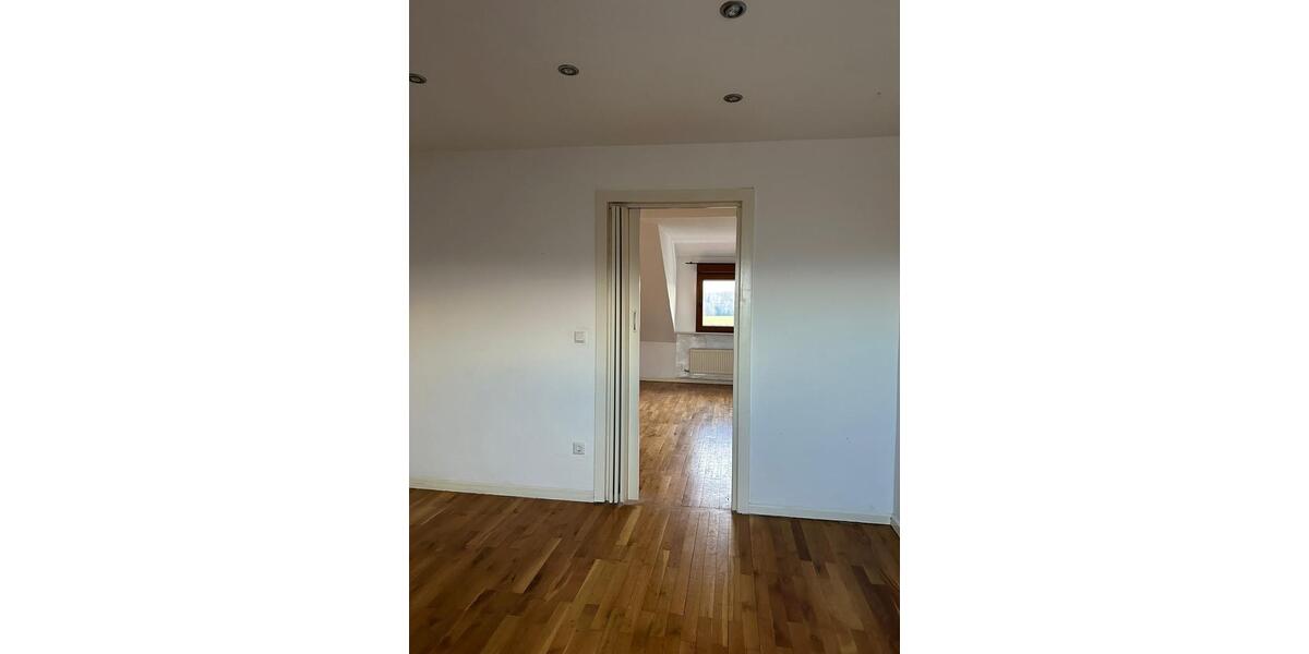 Dachgeschoßwohnung Saarbrücken West - 3 Zimmer, 68 m&sup2;, 550&euro; | Angebot:24995929