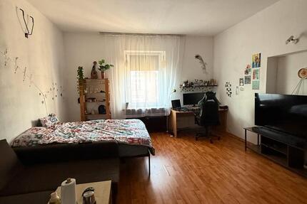 Großes WG-Zimmer (ca. 30 m²) ab 01.02. verfügbar – 280 € Miete 1 zimmer