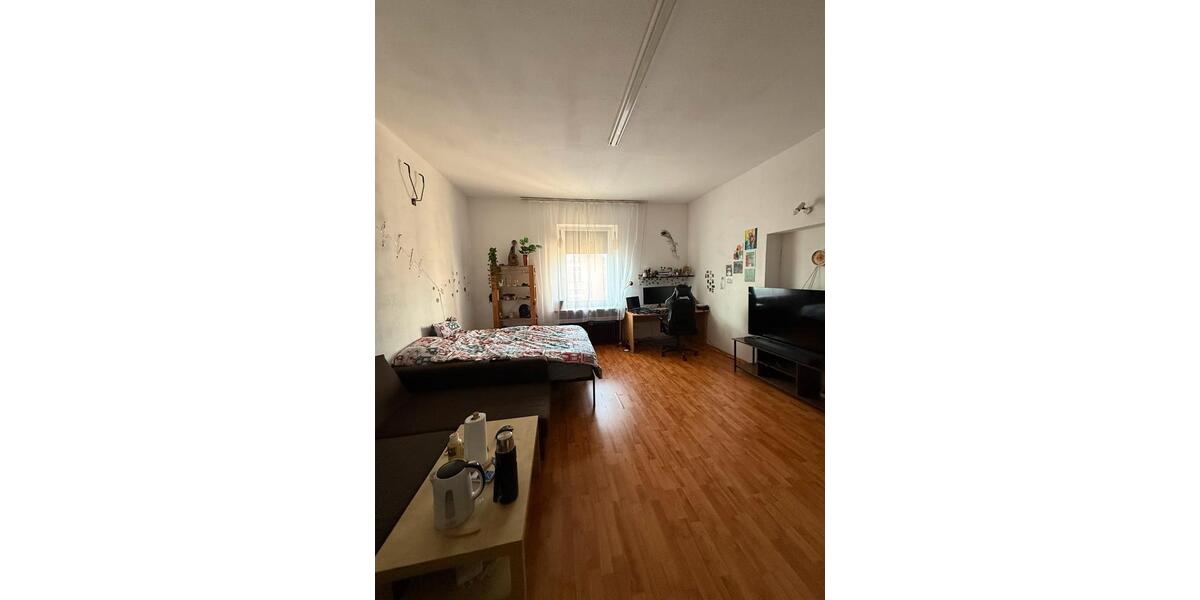 Großes WG-Zimmer (ca. 30 m²) ab 01.02. verfügbar – 280 € Miete 1 zimmer