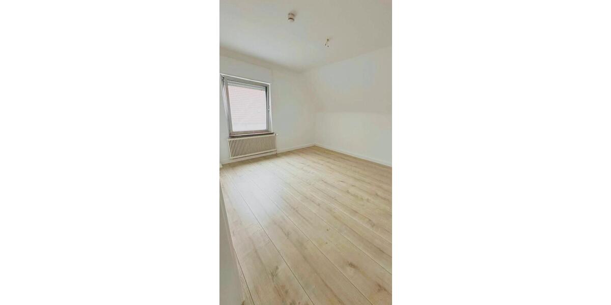 Etagenwohnung Halle - 3 Zimmer, 77 m&sup2;, 650&euro; | Angebot:26032971