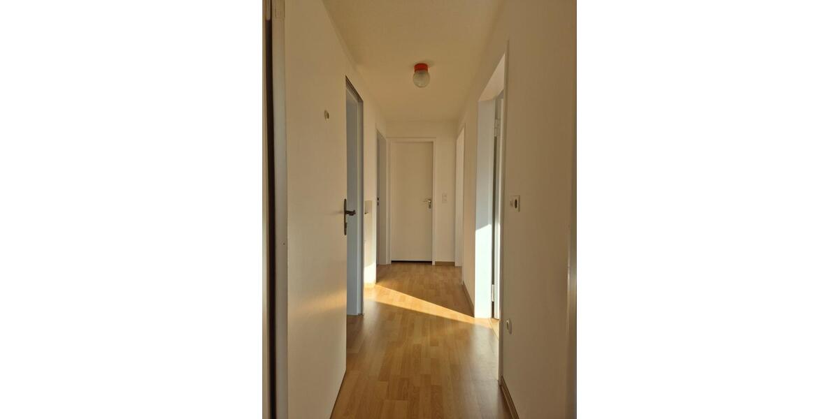 Dachgeschoßwohnung Saarbrücken West - 3 Zimmer, 50 m&sup2;, 400&euro; | Angebot:25298087