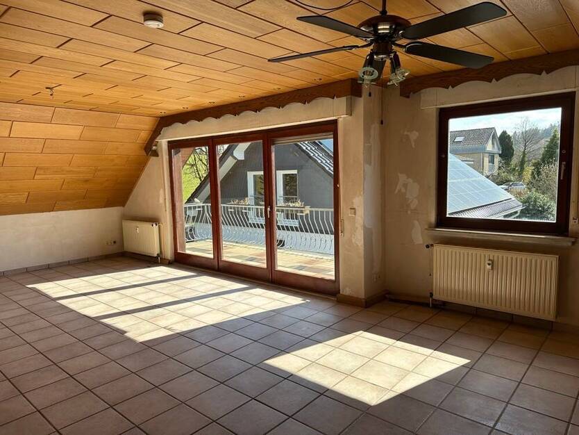 Dachgeschoß mit herrlichem Blick ins Bergisch Land mit Balkon