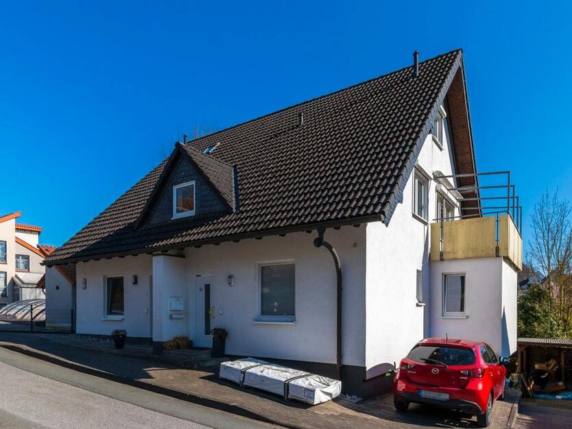 GROßE Wohnung MIT EIGENEM EINGANG, 2 BADEZimmerN, BALKON UND GARAGE