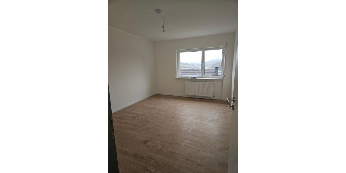 Erdgeschoßwohnung Sundern (Sauerland) - 3 Zimmer, 63 m&sup2;, 680&euro; | Angebot:26491264