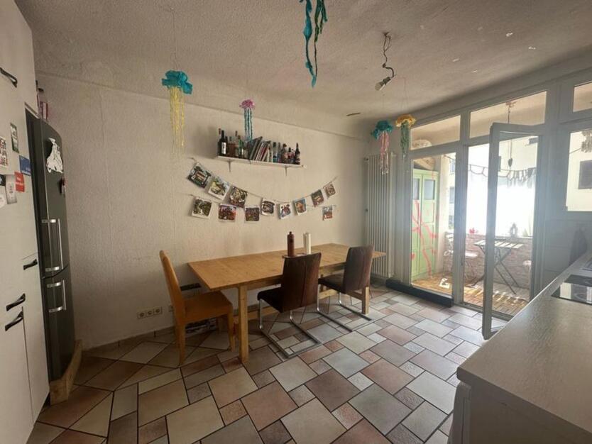 Möbliertes Zimmer (22qm) in 4er-WG in Stuttgart-Ost ab 01.10.2025