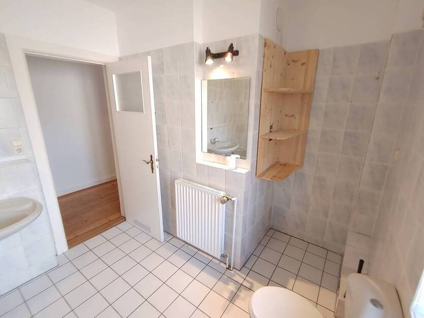 Nähe Stadtpark: Ruhige 4-Zimmer-Wohnung mit Süd-West-Loggia in 23568 Lübeck-St.Gertrud, Lutherstr.