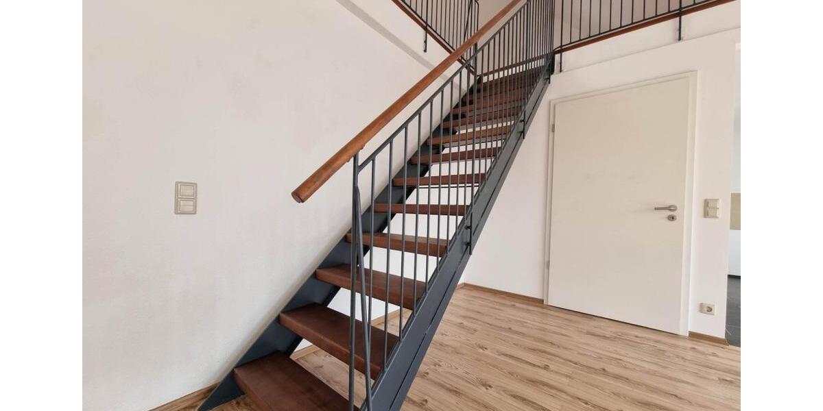 Dachgeschoßwohnung Rötha - 4 Zimmer, 127 m&sup2;, 1.260&euro; | Angebot:24548496