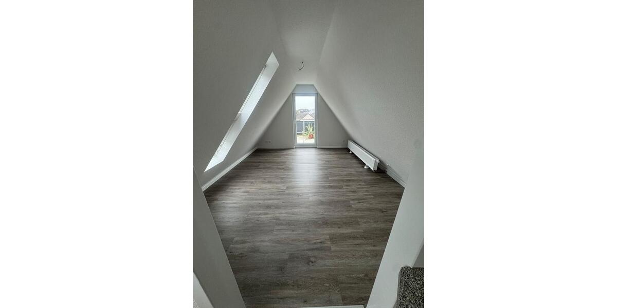 Dachgeschoßwohnung Langenfeld (Rheinland) - 2 Zimmer, 42 m&sup2;, 750&euro; | Angebot:26049841