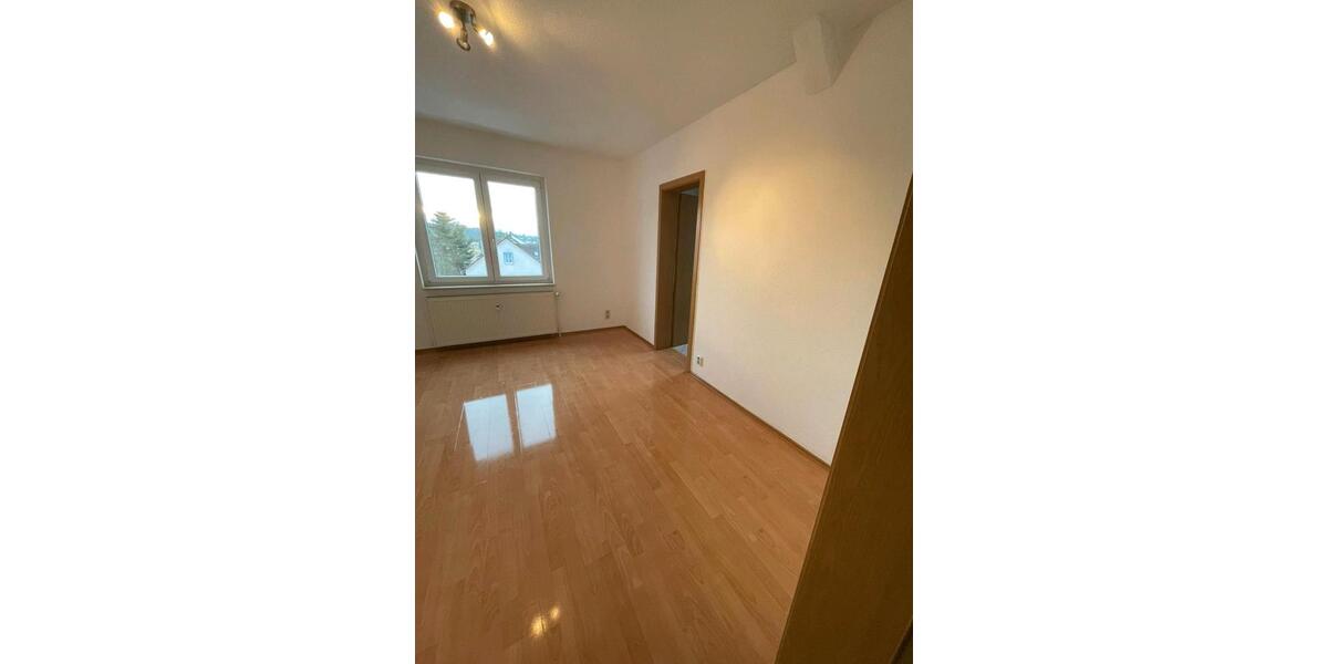 Dachgeschoßwohnung Reichenbach im Vogtland - 2 Zimmer, 45 m&sup2;, 400&euro; | Angebot:24535100