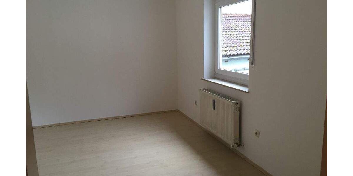 Helle und große 3,5 Zimmer-Wohnung im Zentrum von Weisendorf 3 zimmer