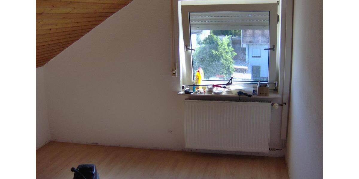Dachgeschoßwohnung Weinheim - 3 Zimmer, 75 m&sup2;, 750&euro; | Angebot:25760642