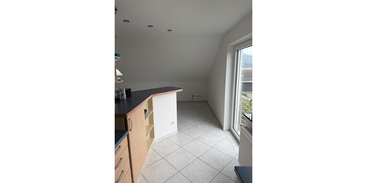 Dachgeschoßwohnung Rosengarten - 2.5 Zimmer, 72 m&sup2;, 600&euro; | Angebot:26613932