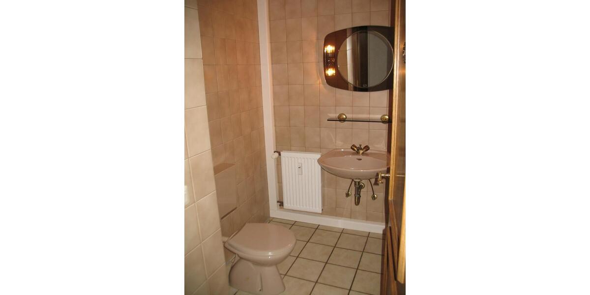 WG-Vermietung: Gepflegte, große Erdgeschoss Wohnung mit eigenem Garten 1 zimmer