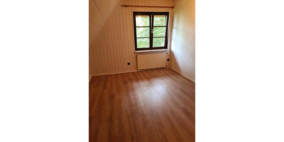 Dachgeschoßwohnung Neukirchen - 3 Zimmer, 55 m&sup2;, 700&euro; | Angebot:24808477