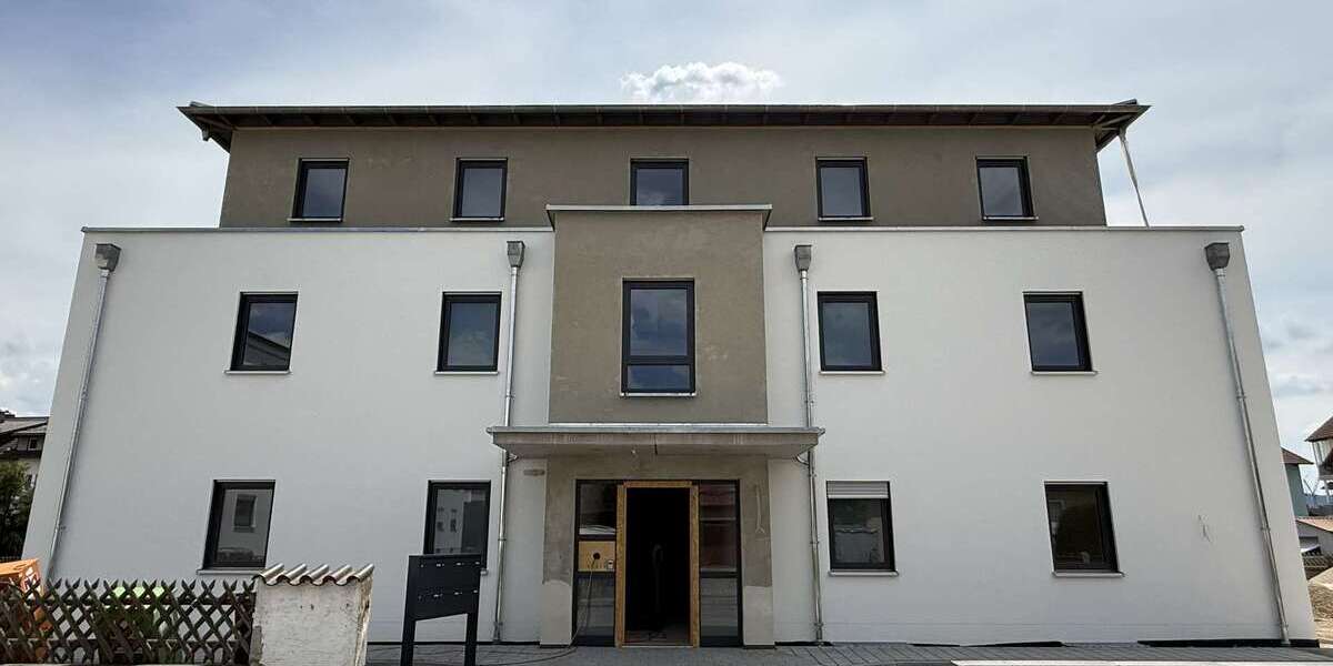 Etagenwohnung Schwandorf - 3 Zimmer, 103 m&sup2;, 1.030&euro; | Angebot:26978899