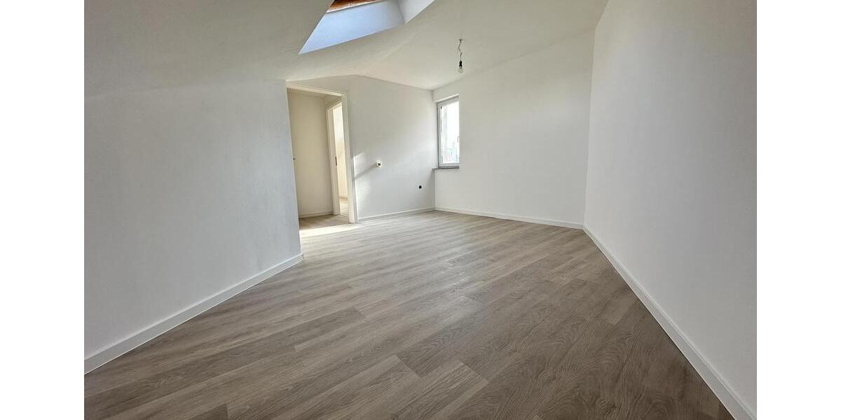 Dachgeschoßwohnung Apolda - 3 Zimmer, 78 m&sup2;, 695&euro; | Angebot:26476622