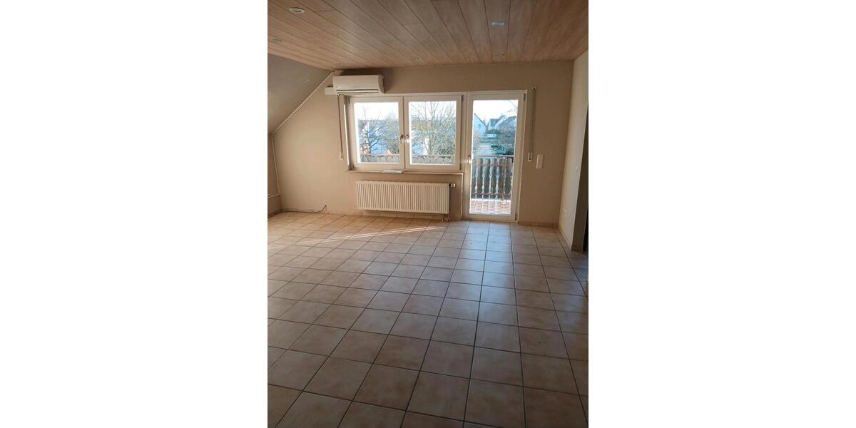 Dachgeschoßwohnung Babenhausen - 3.5 Zimmer, 95 m&sup2;, 1.100&euro; | Angebot:26560732