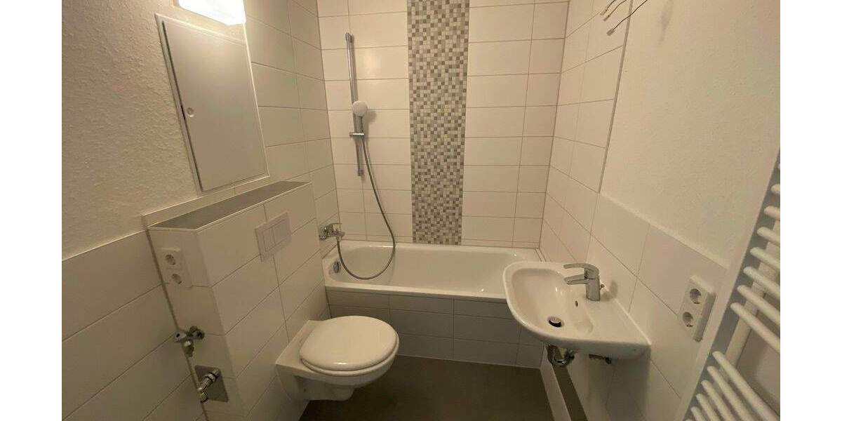 Etagenwohnung Suhl Neundorf - 4 Zimmer, 64 m&sup2;, 400&euro; | Angebot:25748937