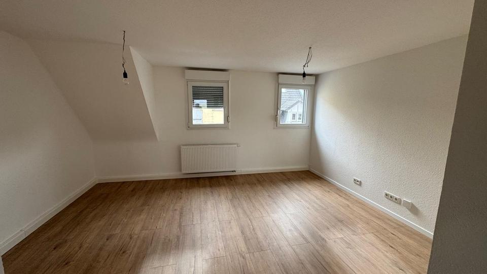 Dachgeschoßwohnung Saarbrücken - 4 Zimmer, 79 m&sup2;, 930&euro; | Angebot:24477797