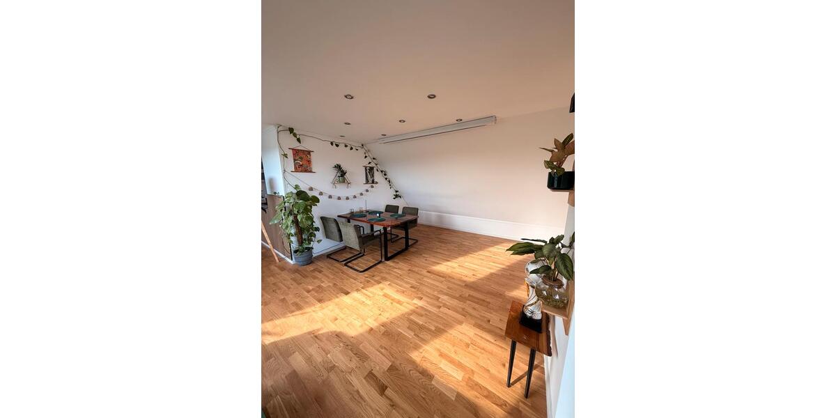 Dachgeschoßwohnung Cadolzburg - 3 Zimmer, 94 m&sup2;, 1.175&euro; | Angebot:26042536