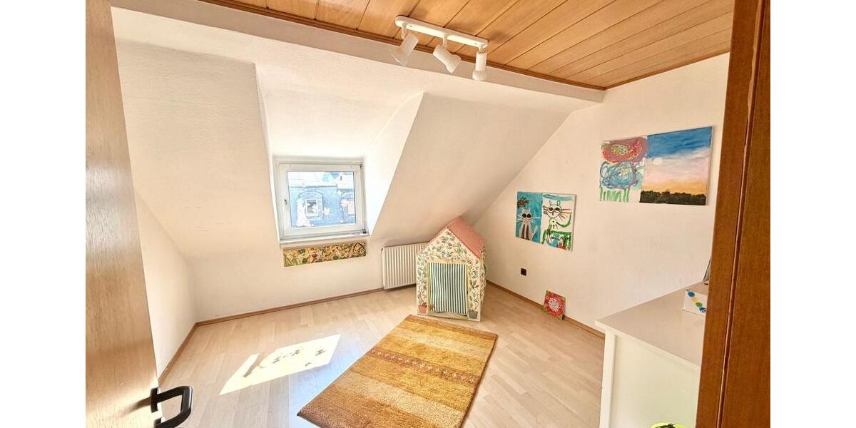Dachgeschoßwohnung Duisburg - 3 Zimmer, 70 m&sup2;, 900&euro; | Angebot:26546138