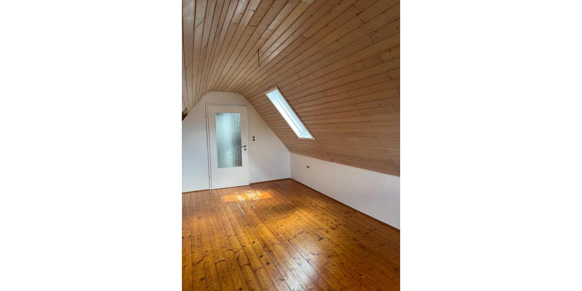 Dachgeschoßwohnung Herborn - 5 Zimmer, 90 m&sup2;, 800&euro; | Angebot:26522685