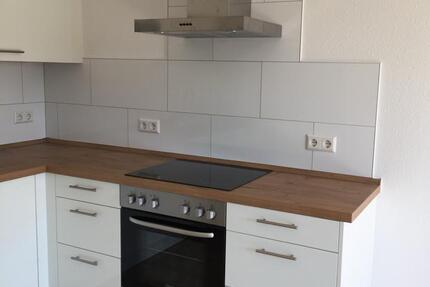 Schöne 3 ZKB-Dachgeschoss-Wohnung mit Balkon & Einbachküche zimmer