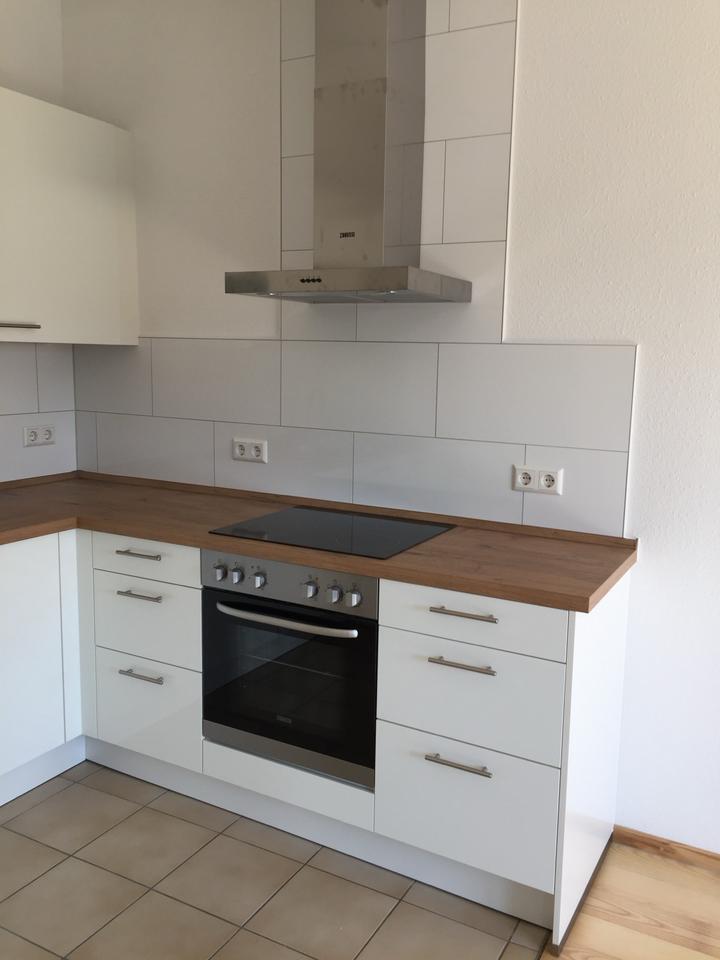 Schöne 3 ZKB-Dachgeschoss-Wohnung mit Balkon & Einbachküche zimmer