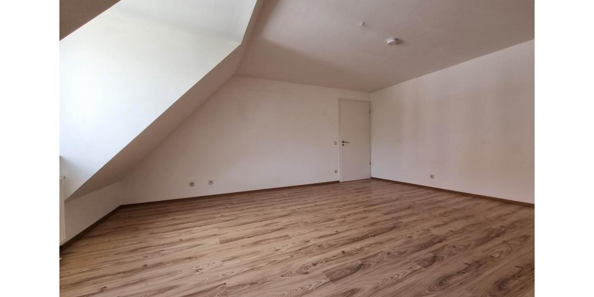 Dachgeschoßwohnung Rötha - 4 Zimmer, 127 m&sup2;, 1.260&euro; | Angebot:24548496