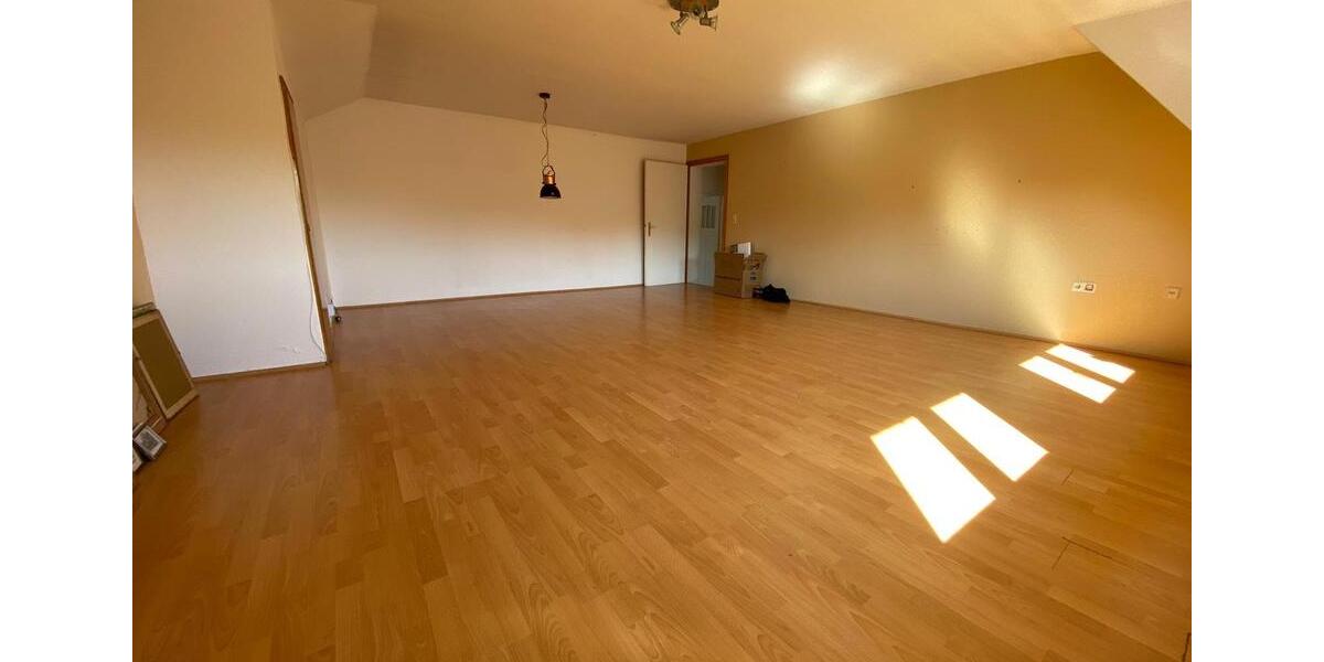 Dachgeschoßwohnung Siegbach - 3 Zimmer, 100 m&sup2;, 650&euro; | Angebot:25807226