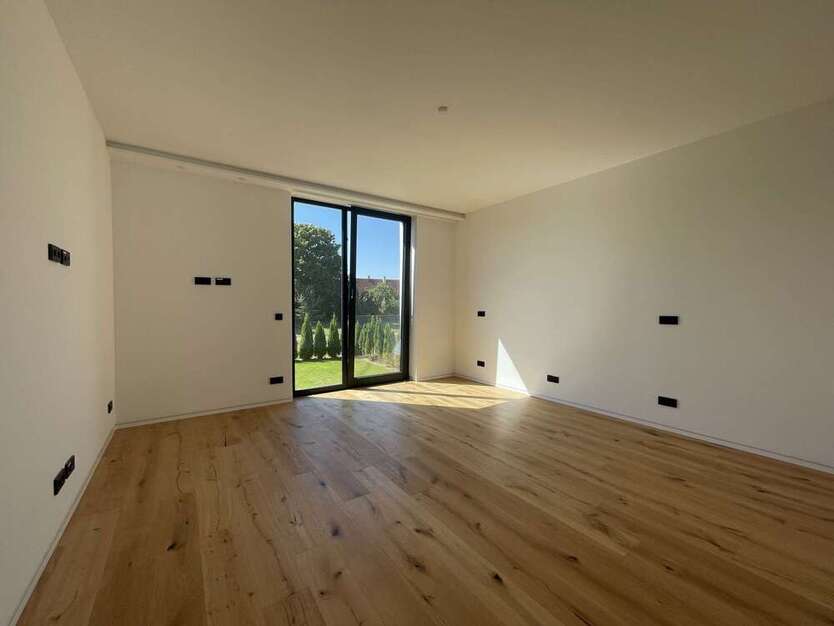 Mit dem Aufzug direkt in die TraumWohnung am Zwenkauer See!