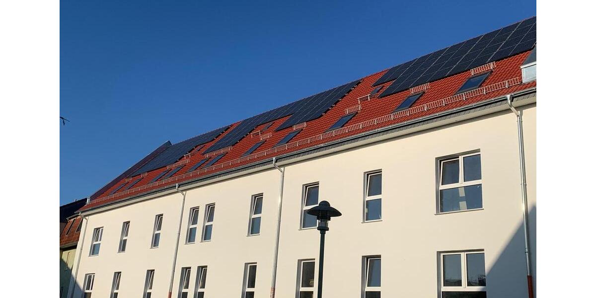 ERSTBEZUG - Traumhafte 3-Raum-Dachgeschosswohnung mit Blick auf das Stadtschloss und die Basilika von Hecklingen 3 zimmer