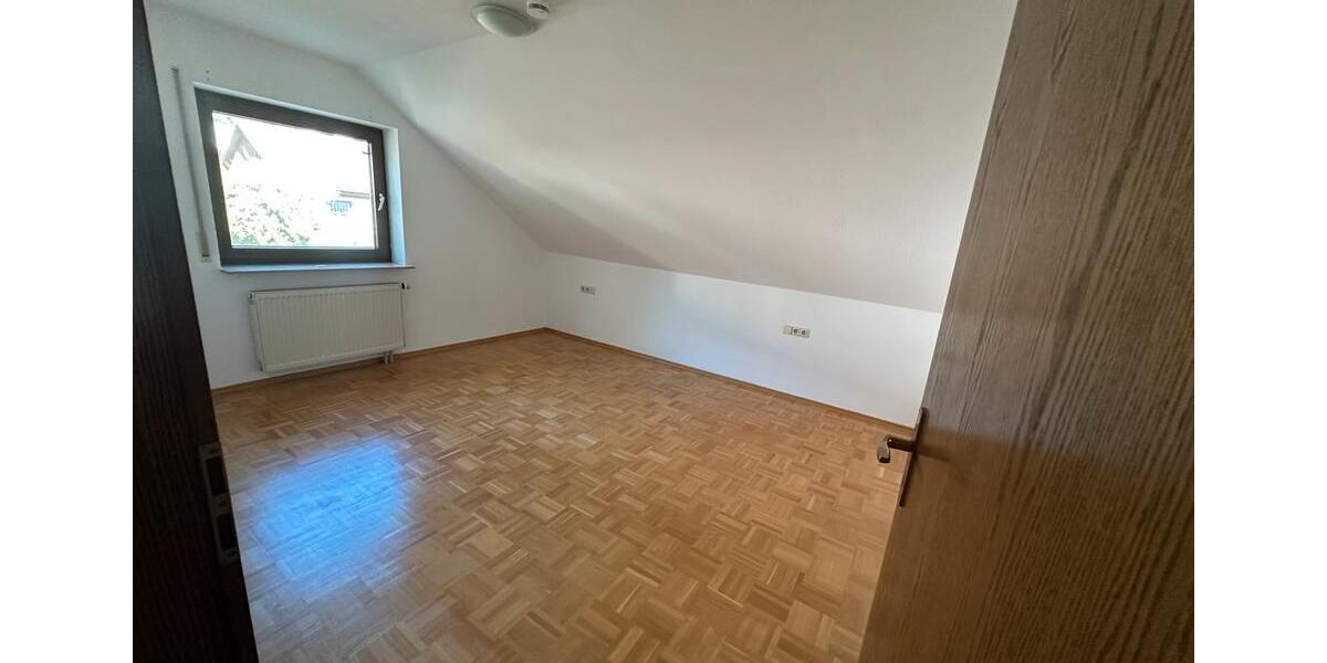 Dachgeschoßwohnung Herbrechtingen - 3 Zimmer, 100 m&sup2;, 1.500&euro; | Angebot:26639178