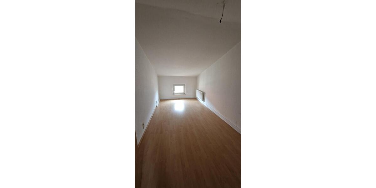 Dachgeschoßwohnung Weißenfels - 3 Zimmer, 56 m&sup2;, 350&euro; | Angebot:24438754