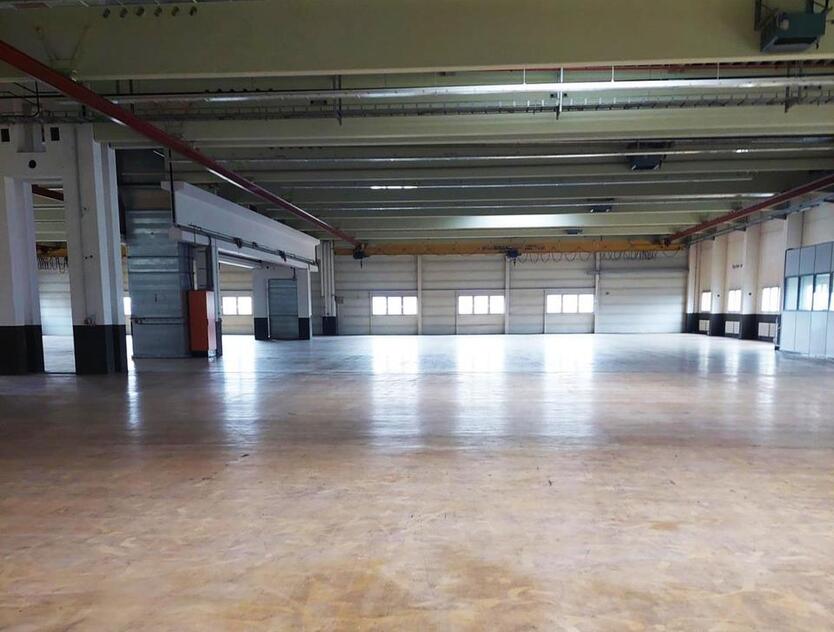Hallenfläche in Göppingen – Mit Lastenaufzug, ab 4EURm²