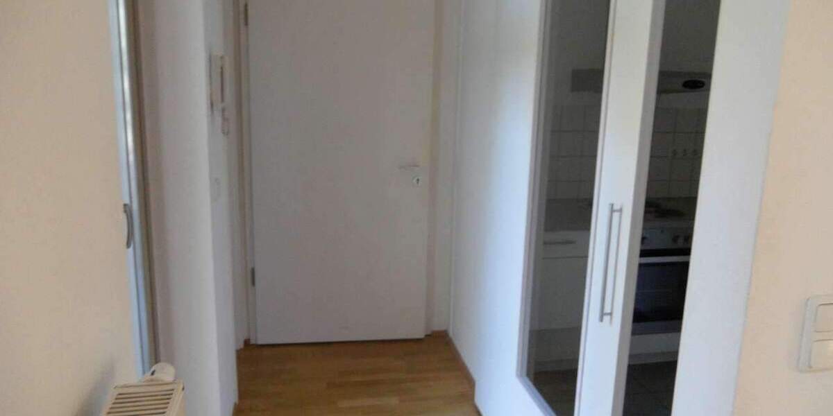 auch WG geeignet !!! Toll sanierte Wohnung, zentrumsnah, Balkon, Parkett, Vorratsraum 2 zimmer