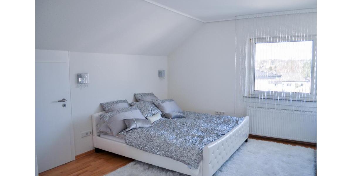 Dachgeschoßwohnung Detmold Hiddesen - 2.5 Zimmer, 88 m&sup2;, 980&euro; | Angebot:24701004