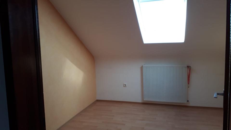 Dachgeschoßwohnung Schwalbach - 1 Zimmer, 110 m&sup2;, 750&euro; | Angebot:24689247