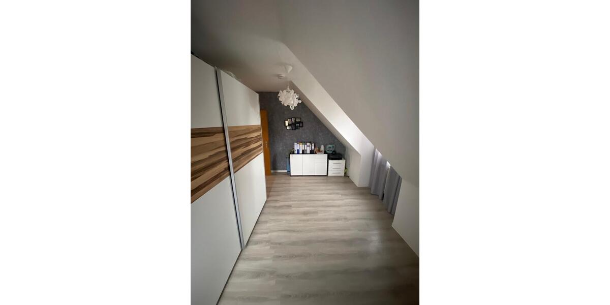 Dachgeschoßwohnung Schwalmstadt - 4 Zimmer, 88 m&sup2;, 790&euro; | Angebot:25945240