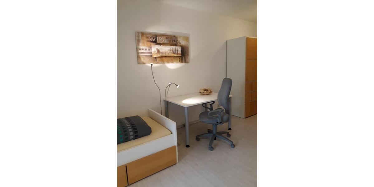 Dachgeschoßwohnung Holzkirchen - 1 Zimmer, 22 m&sup2;, 270&euro; | Angebot:24815268