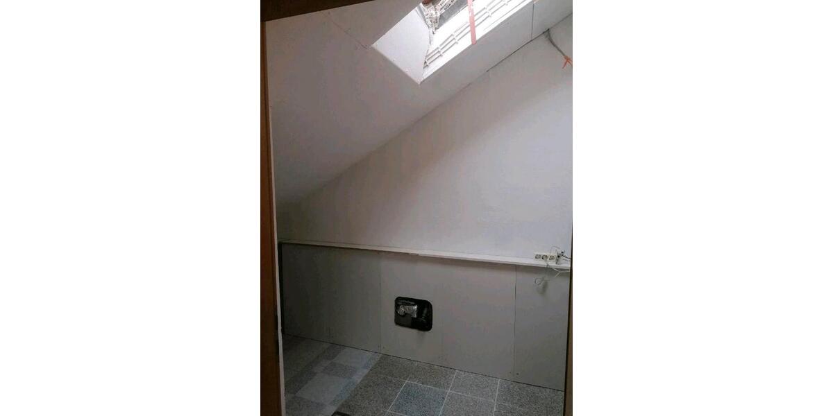 Dachgeschoßwohnung Langgöns - 3 Zimmer, 90 m&sup2;, 1.100&euro; | Angebot:26614041