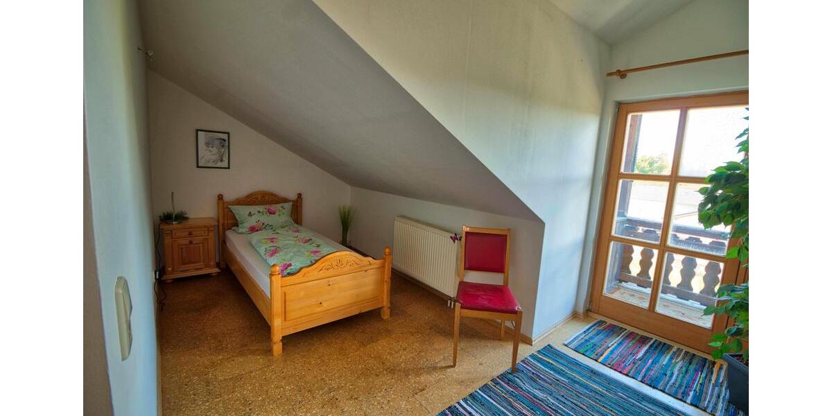 Wohnen auf Zeit Mamming - 8 Zimmer, 20 m&sup2;, 400&euro; | Angebot:26153464