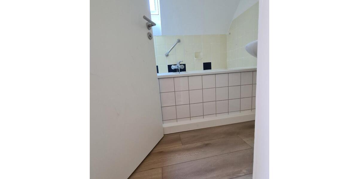 Dachgeschoßwohnung Leonberg - 2 Zimmer, 54 m&sup2;, 860&euro; | Angebot:26567986