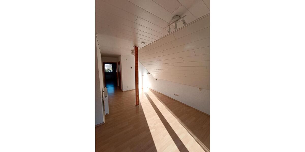 Dachgeschoßwohnung Bad Staffelstein - 3 Zimmer, 70 m&sup2;, 450&euro; | Angebot:24679920