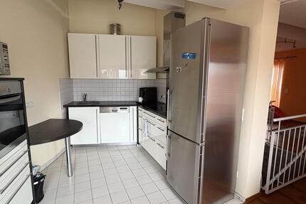 3 Zimmerwohnung mit 3 Balkonen, 1 Dachterrasse, 3 TG Plätze zimmer