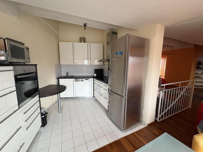 3 Zimmerwohnung mit 3 Balkonen, 1 Dachterrasse, 3 TG Plätze zimmer